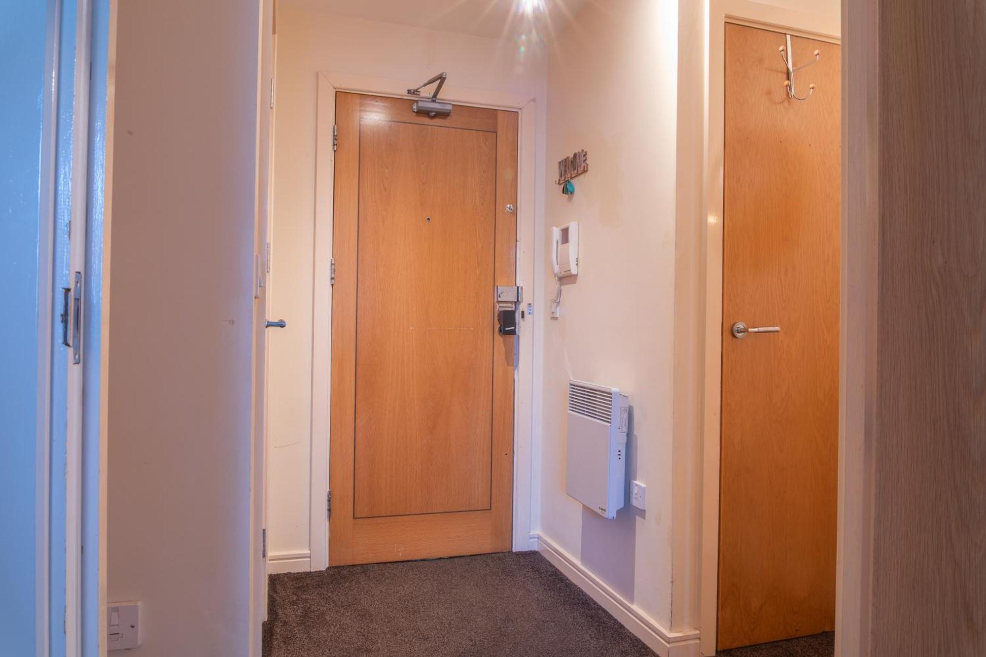 Stay In Our Stylish Flat! & Secure Building & Sleeps Up To 4 Birmingham Exterior photo